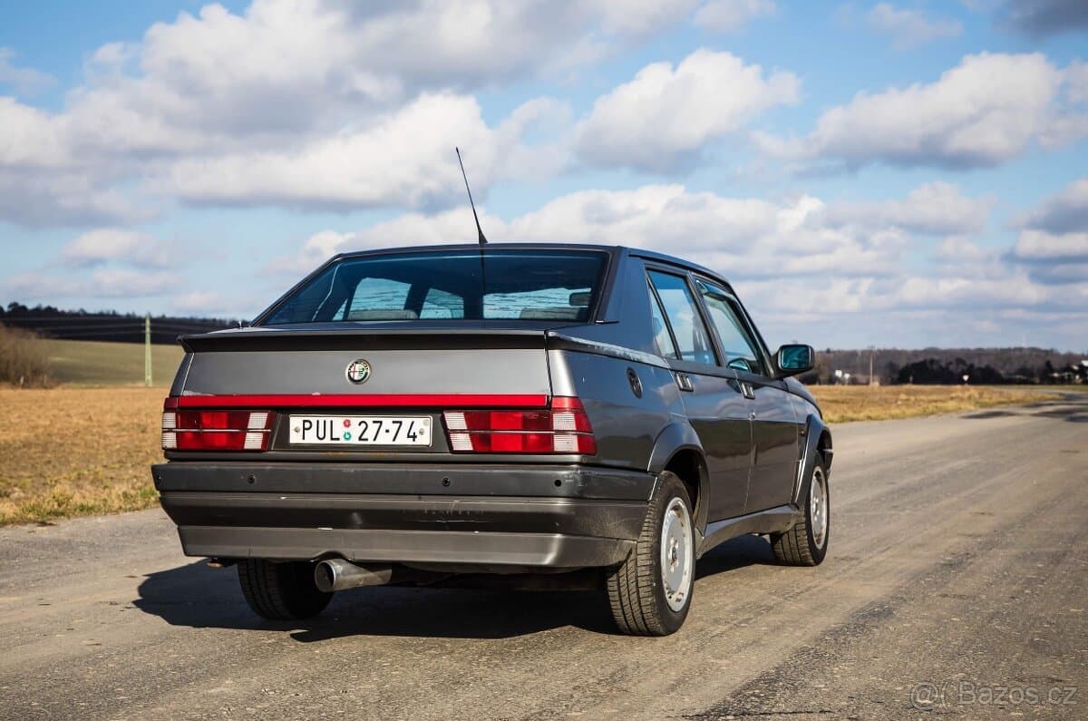 Alfa Romeo 75 - 3