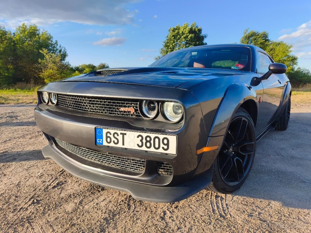 2018 Dodge CHALLENGER - 3
