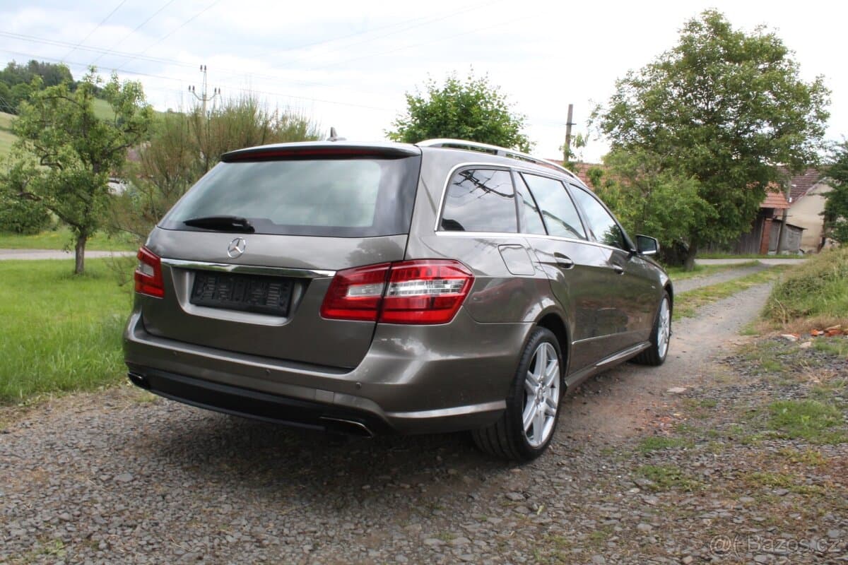 2010 Mercedes-Benz E-CLASS - 3