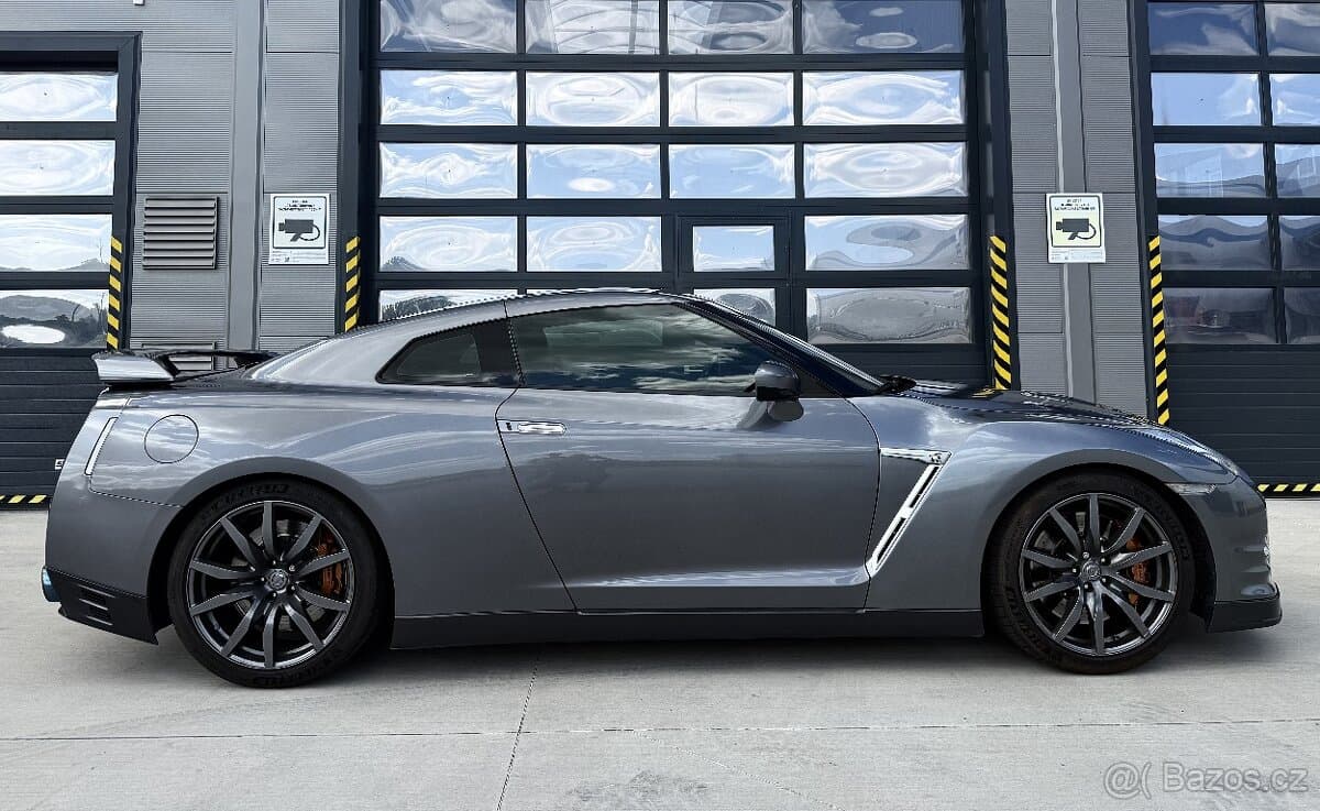 2015 Nissan GT-R - 3