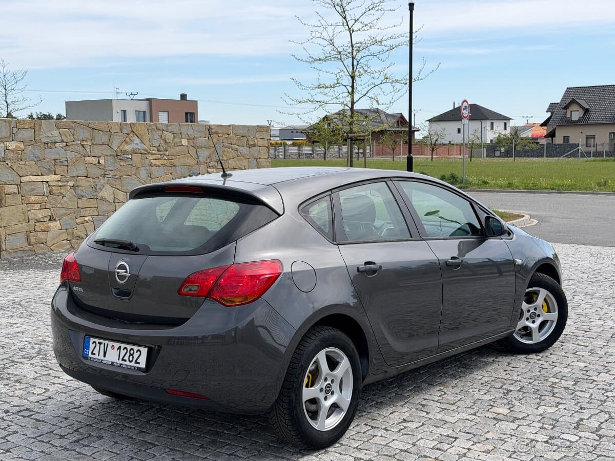 2010 Opel ASTRA - 3