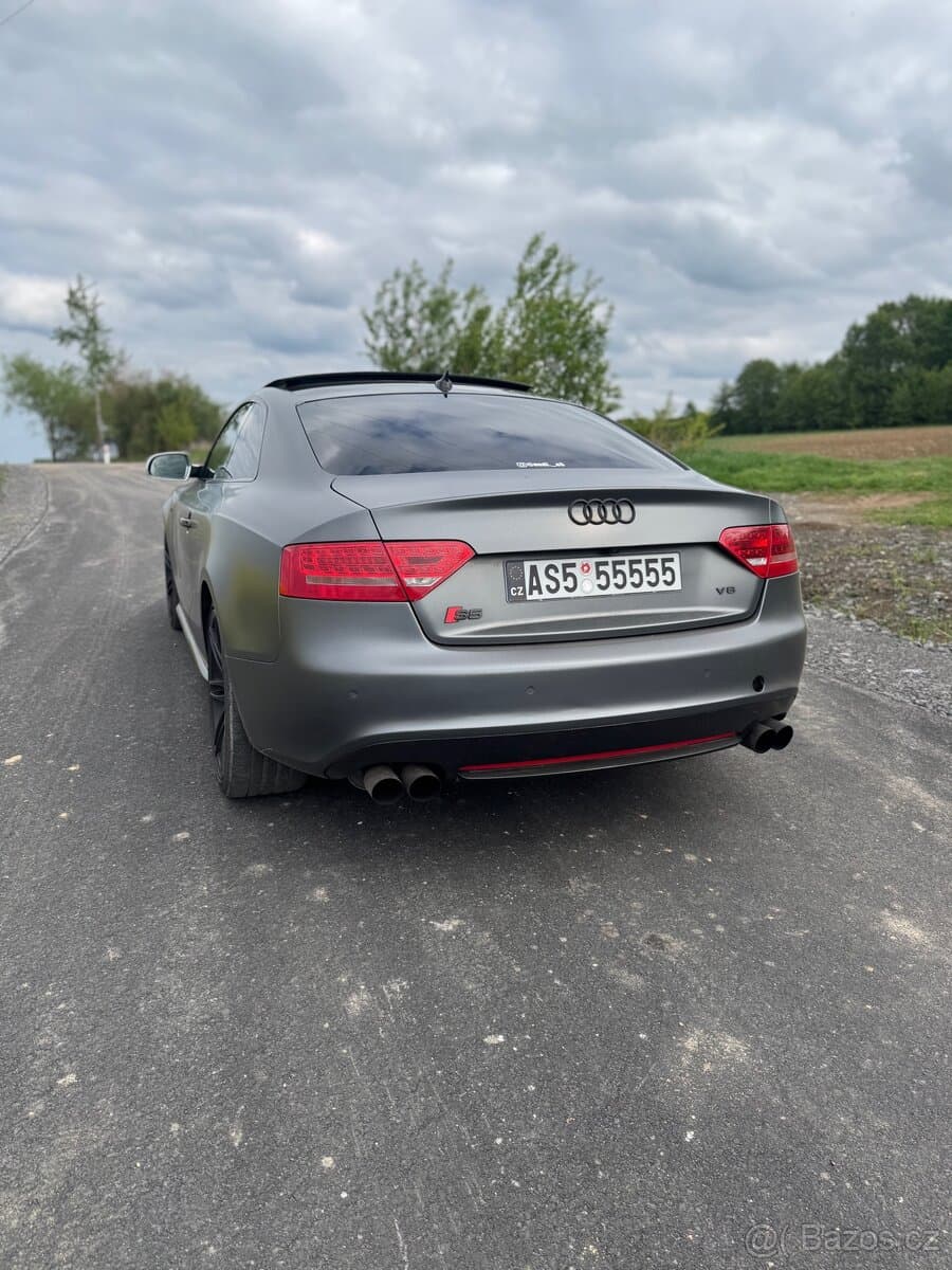 2010 Audi S5 - 3