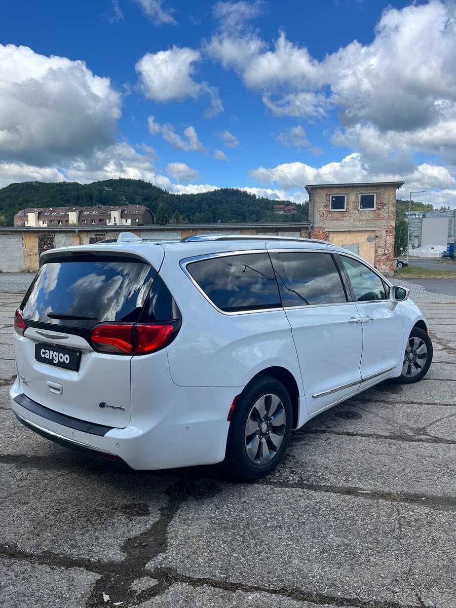 2018 Chrysler PACIFICA - 3
