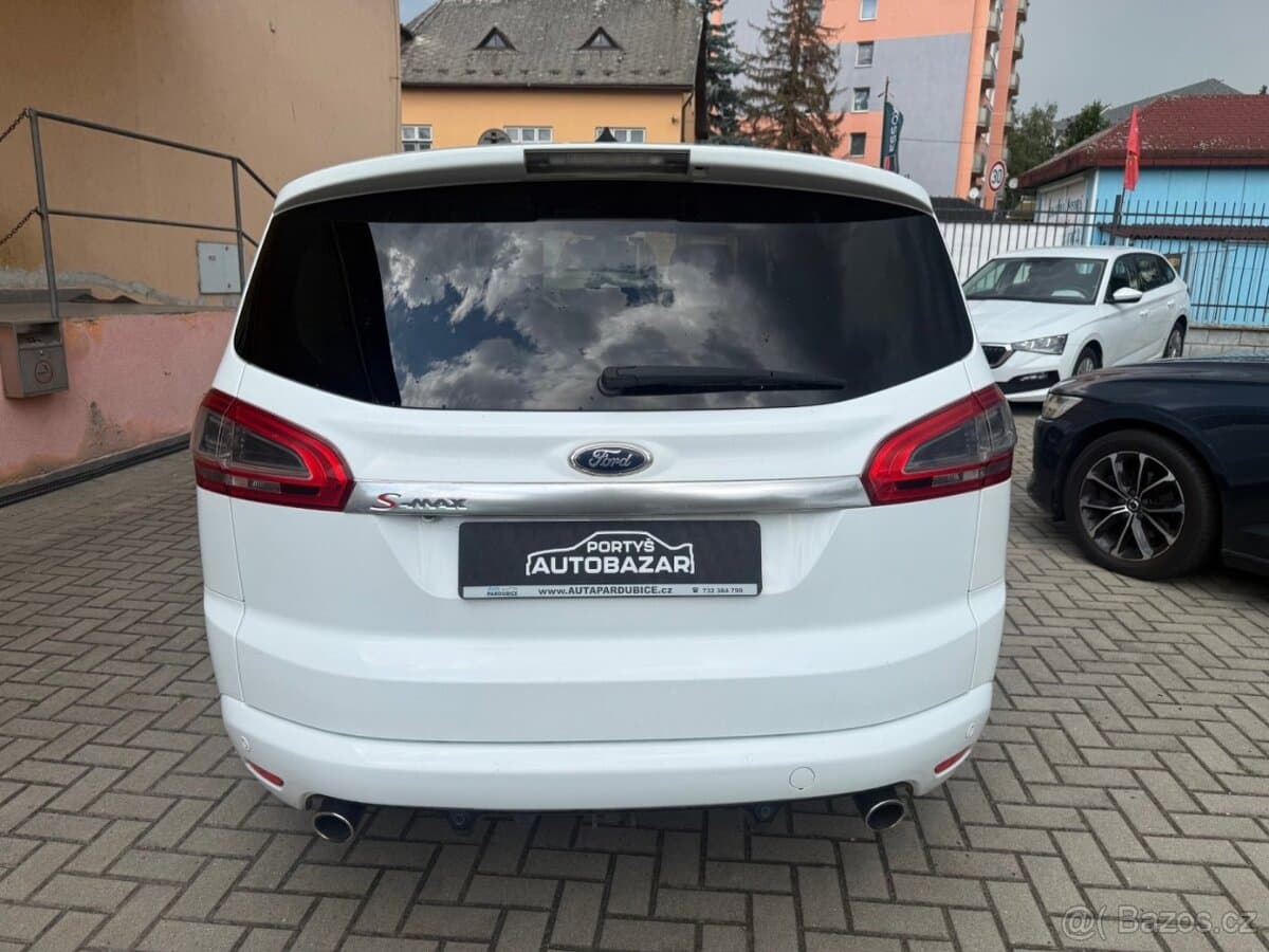 2011 Ford S-MAX - 3