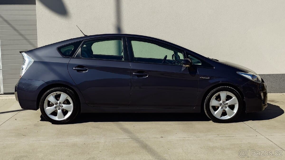 2011 Toyota PRIUS - 3