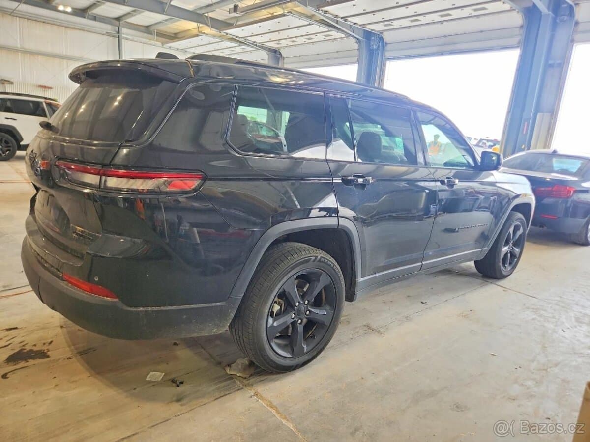2023 Jeep CHEROKEE - 3