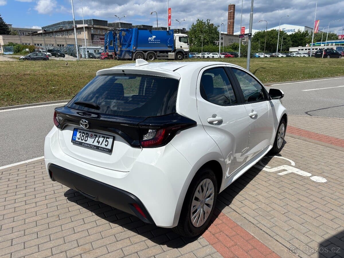 2023 Toyota YARIS - 3