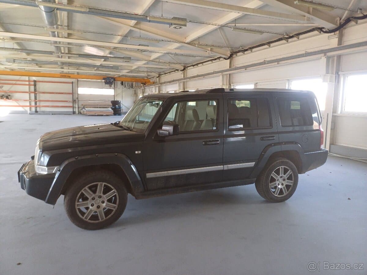2009 Jeep COMMANDER - 3