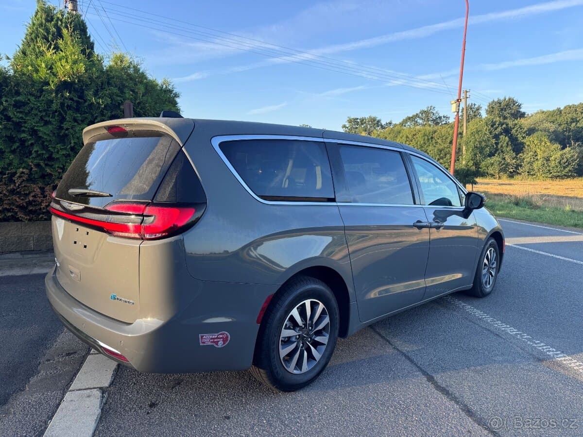 2023 Chrysler PACIFICA - 3