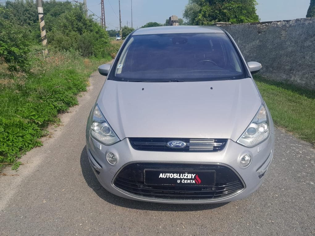 2011 Ford S-MAX - 3