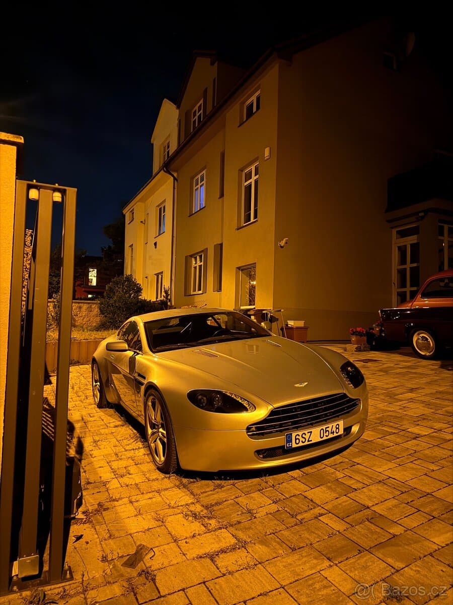 Aston Martin V12 VANTAGE - 3