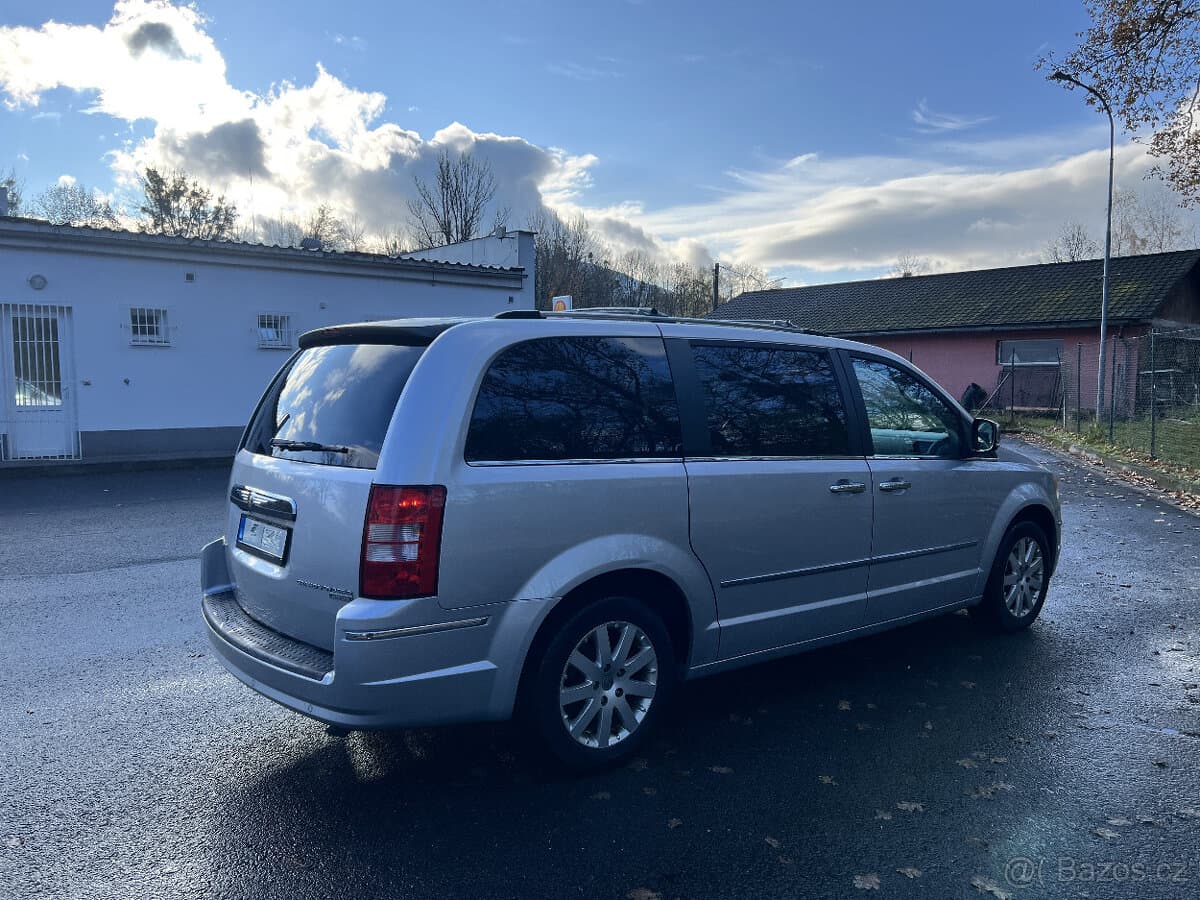 2011 Chrysler VOYAGER - 3