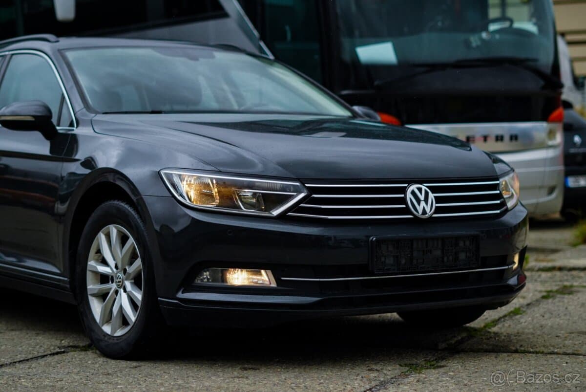 2018 Volkswagen PASSAT - 3