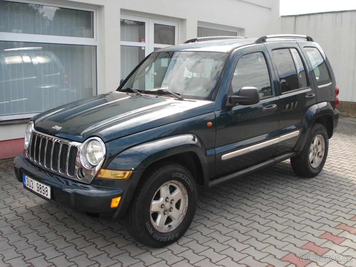 2005 Jeep CHEROKEE - 3