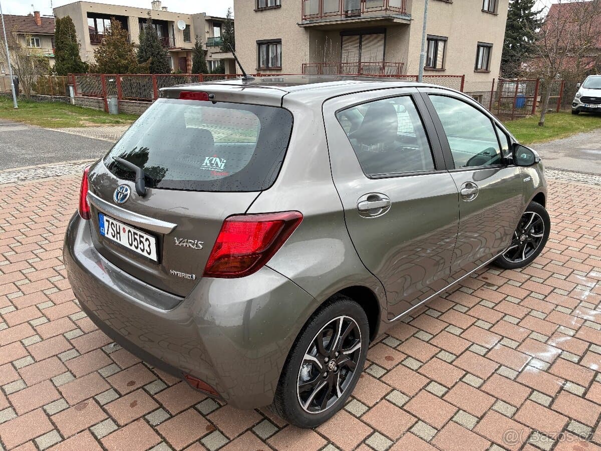 2016 Toyota YARIS - 4