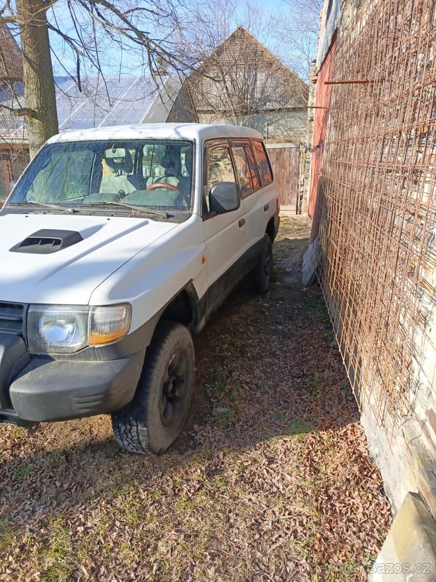 Mitsubishi PAJERO - 4
