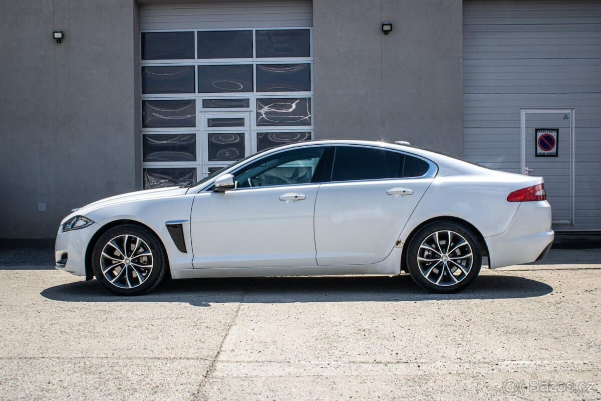 2011 Jaguar XF - 4