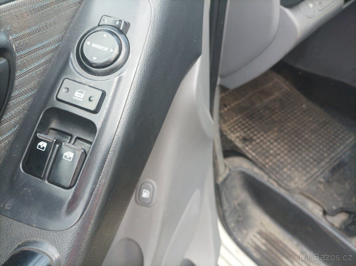 2010 Hyundai H-1 - 4