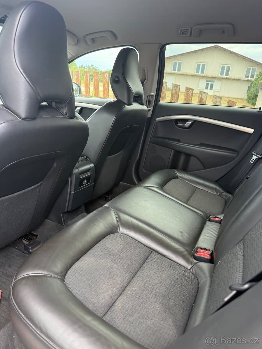 2010 Volvo V70 - 4
