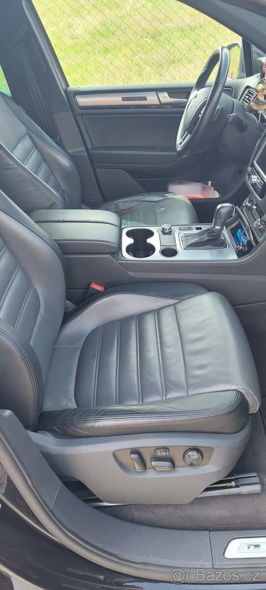 2012 Volkswagen TOUAREG - 4