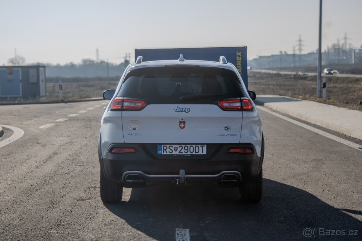 2017 Jeep CHEROKEE - 4