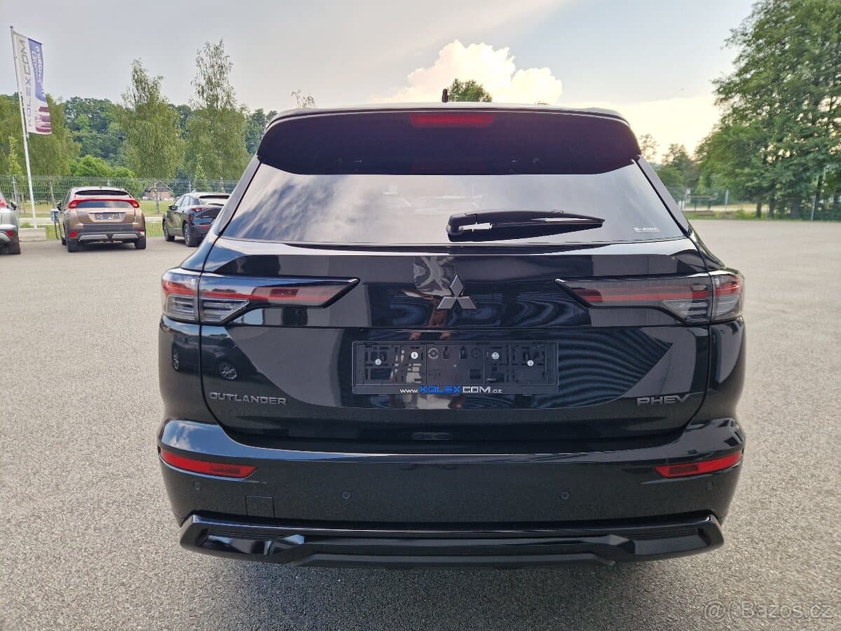 2026 Mitsubishi OUTLANDER - 4
