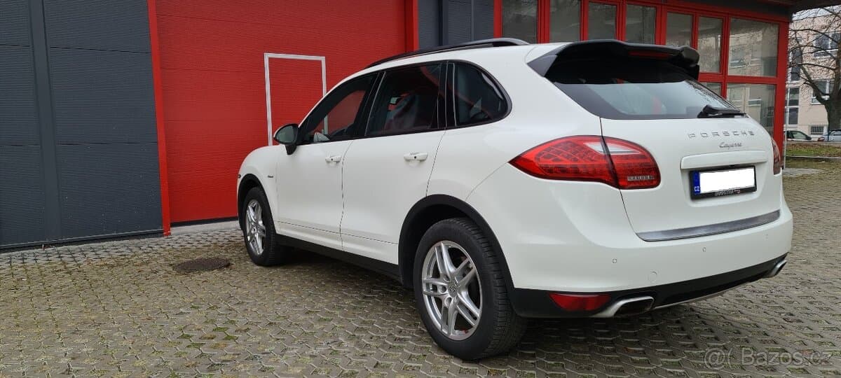 2011 Porsche CAYENNE - 4