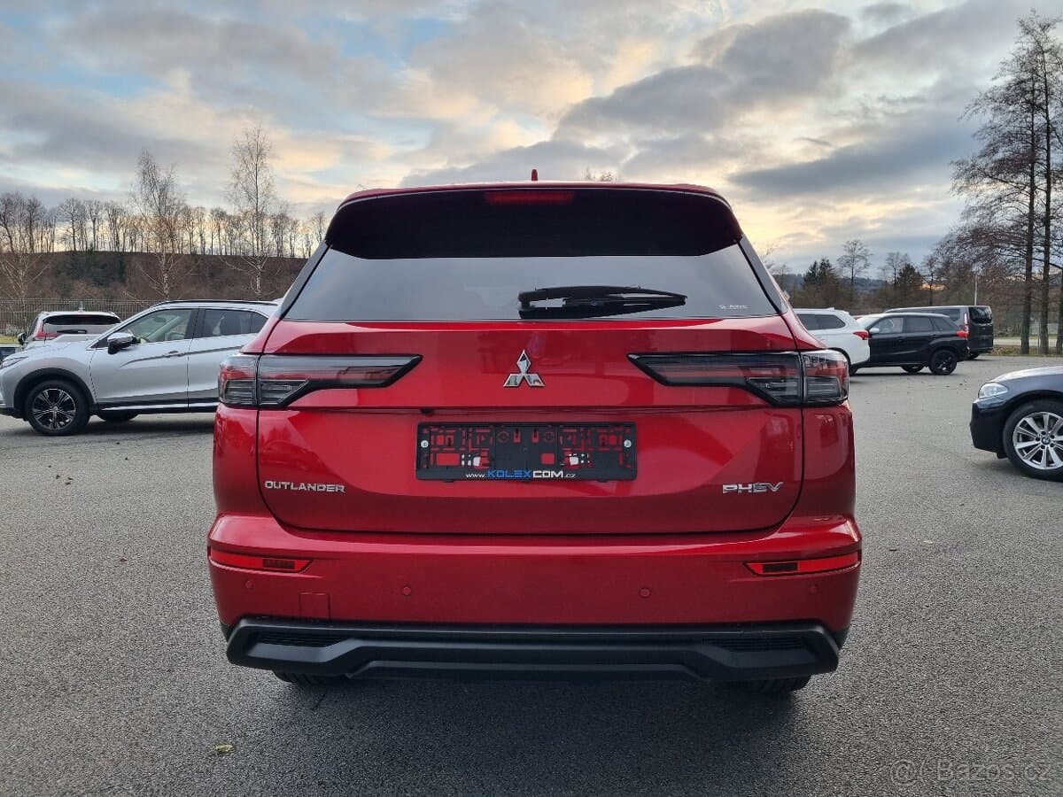 2025 Mitsubishi OUTLANDER - 4
