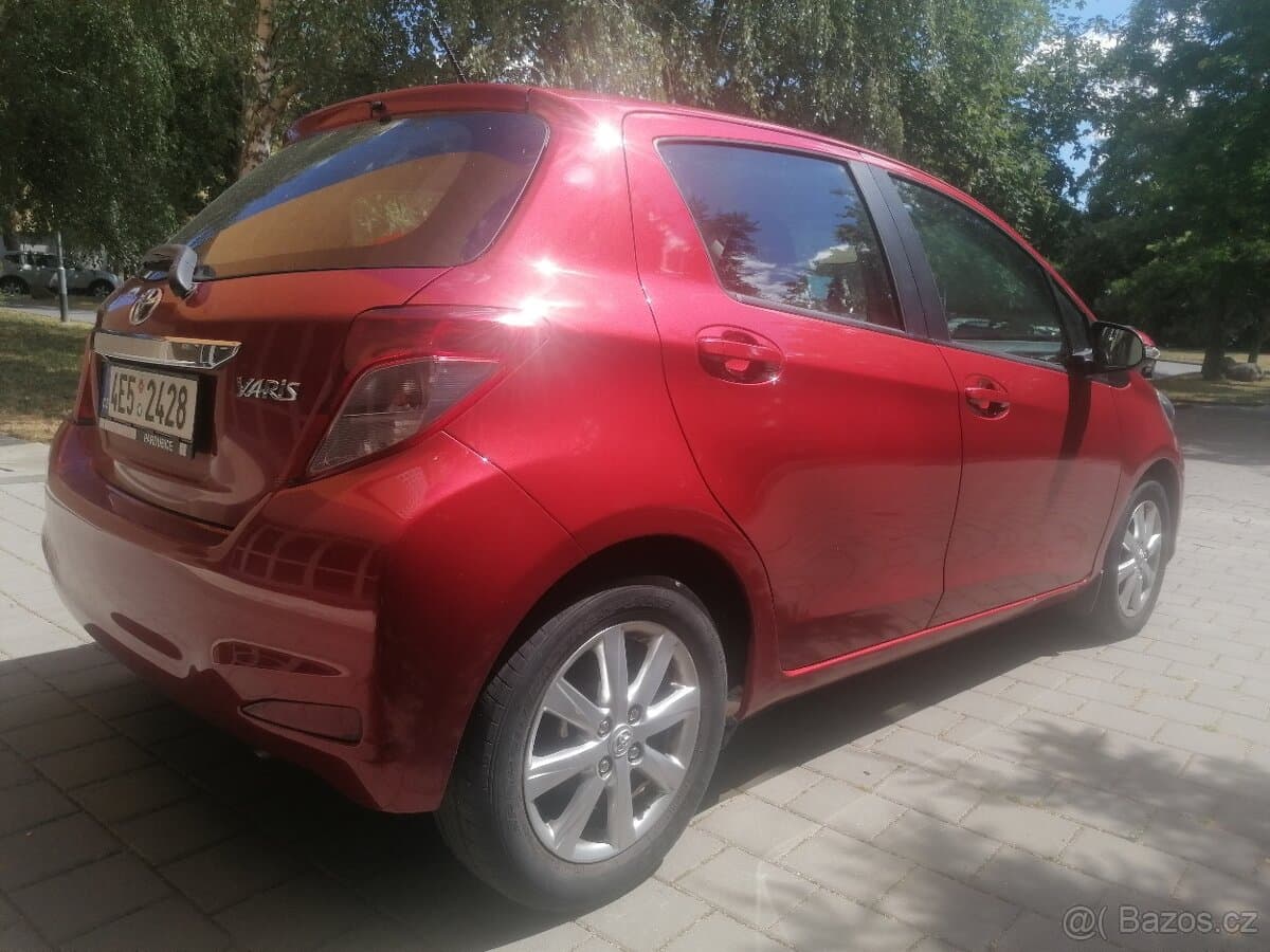 2012 Toyota YARIS - 4
