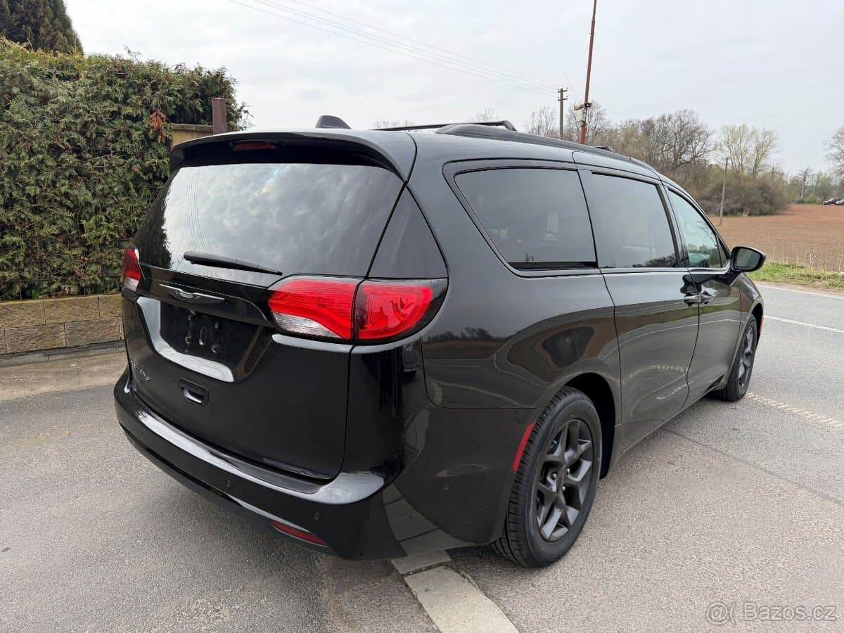 2019 Chrysler PACIFICA - 4