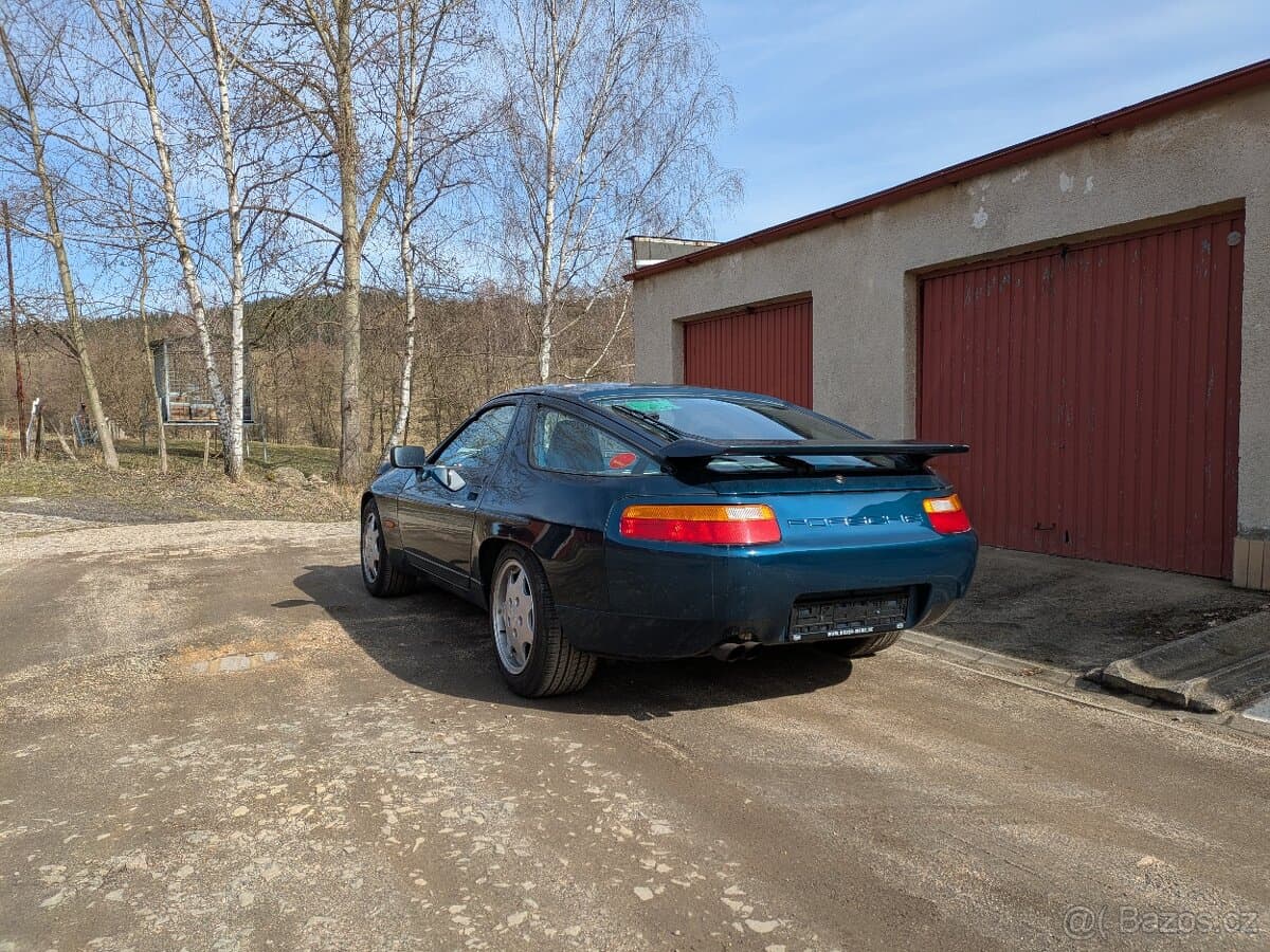 1990 Porsche 928 - 4