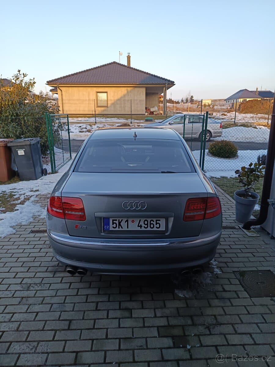 2008 Audi S8 - 4