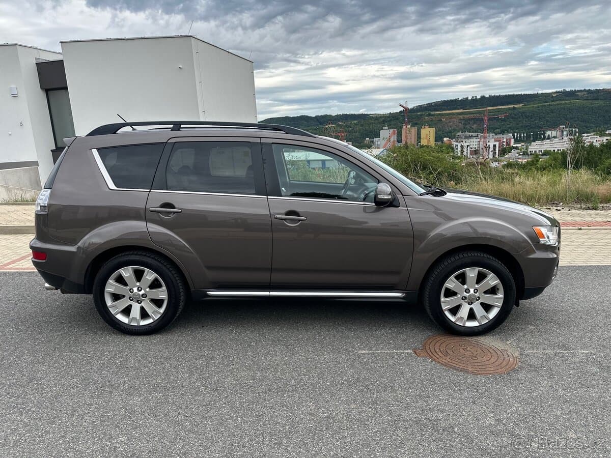 2012 Mitsubishi OUTLANDER - 4