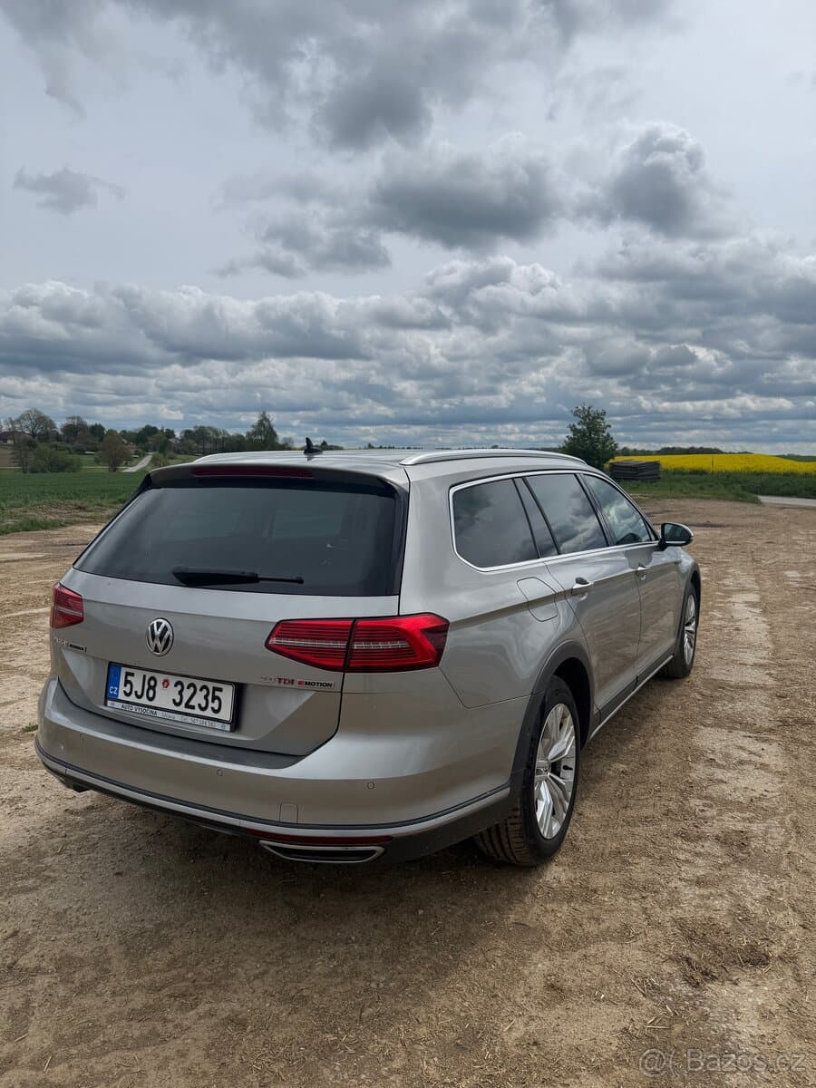 Volkswagen PASSAT - 4