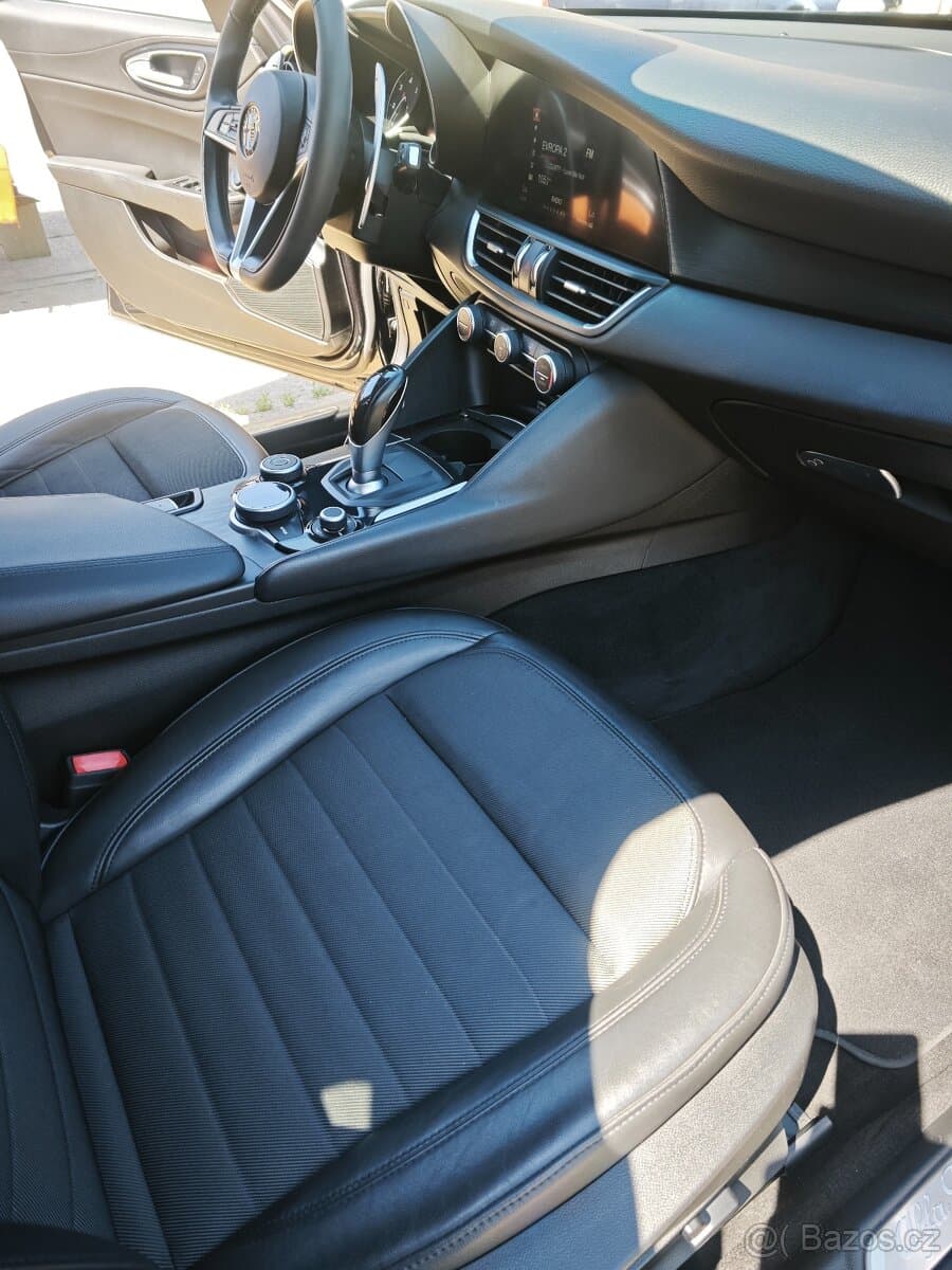 2016 Alfa Romeo GIULIA - 4