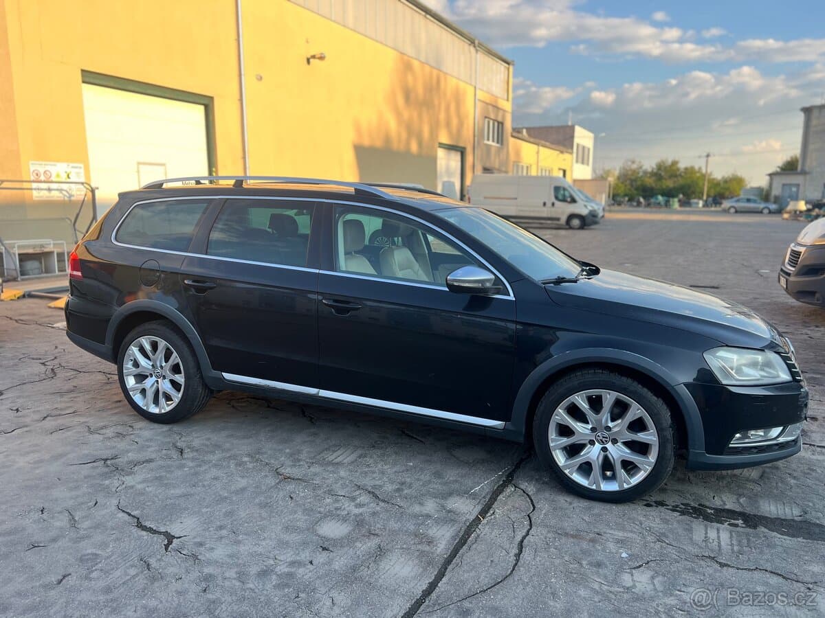 2012 Volkswagen PASSAT - 4