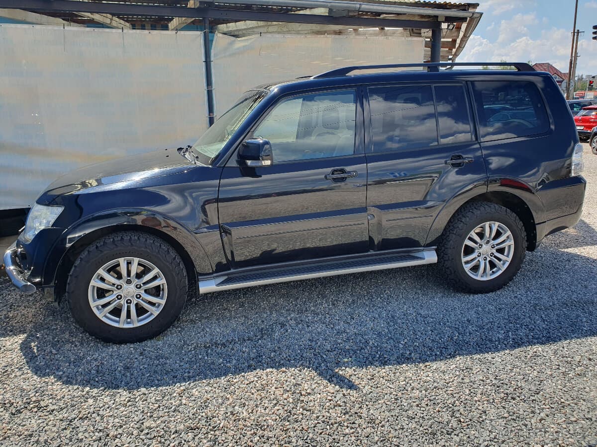 2013 Mitsubishi PAJERO - 4