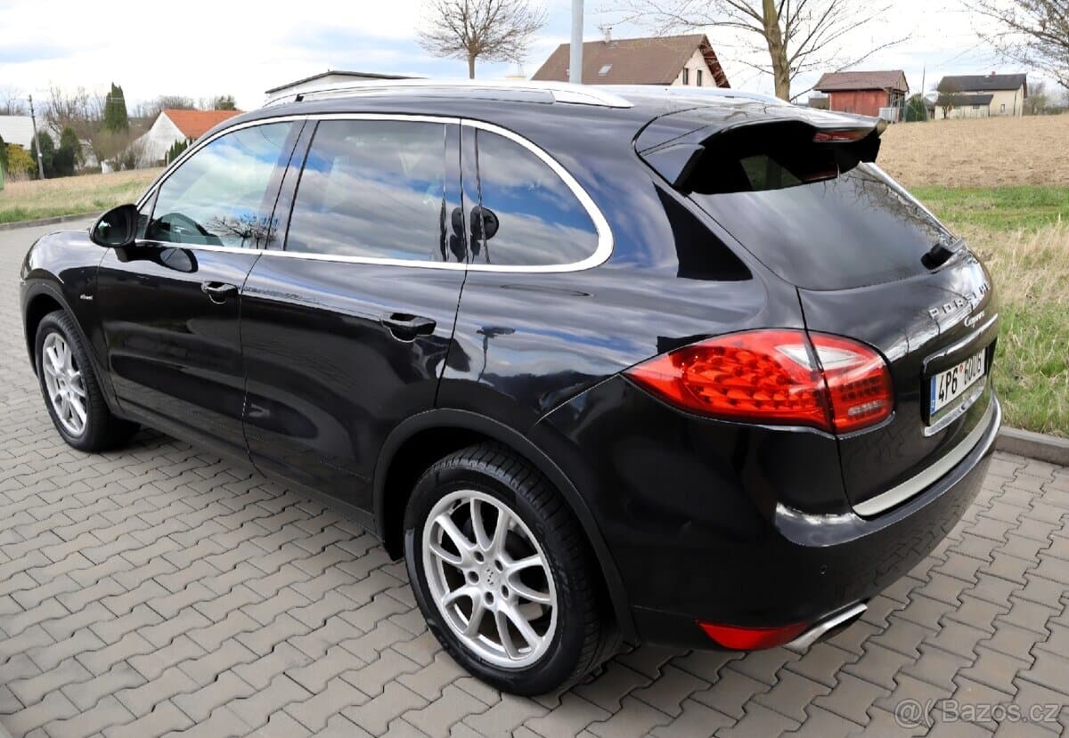2011 Porsche CAYENNE - 4