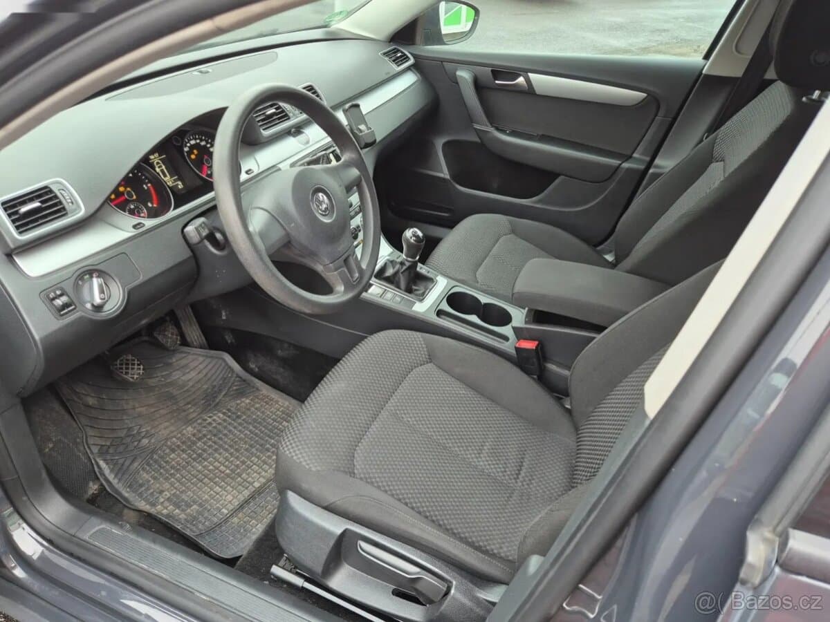 2012 Volkswagen PASSAT - 4