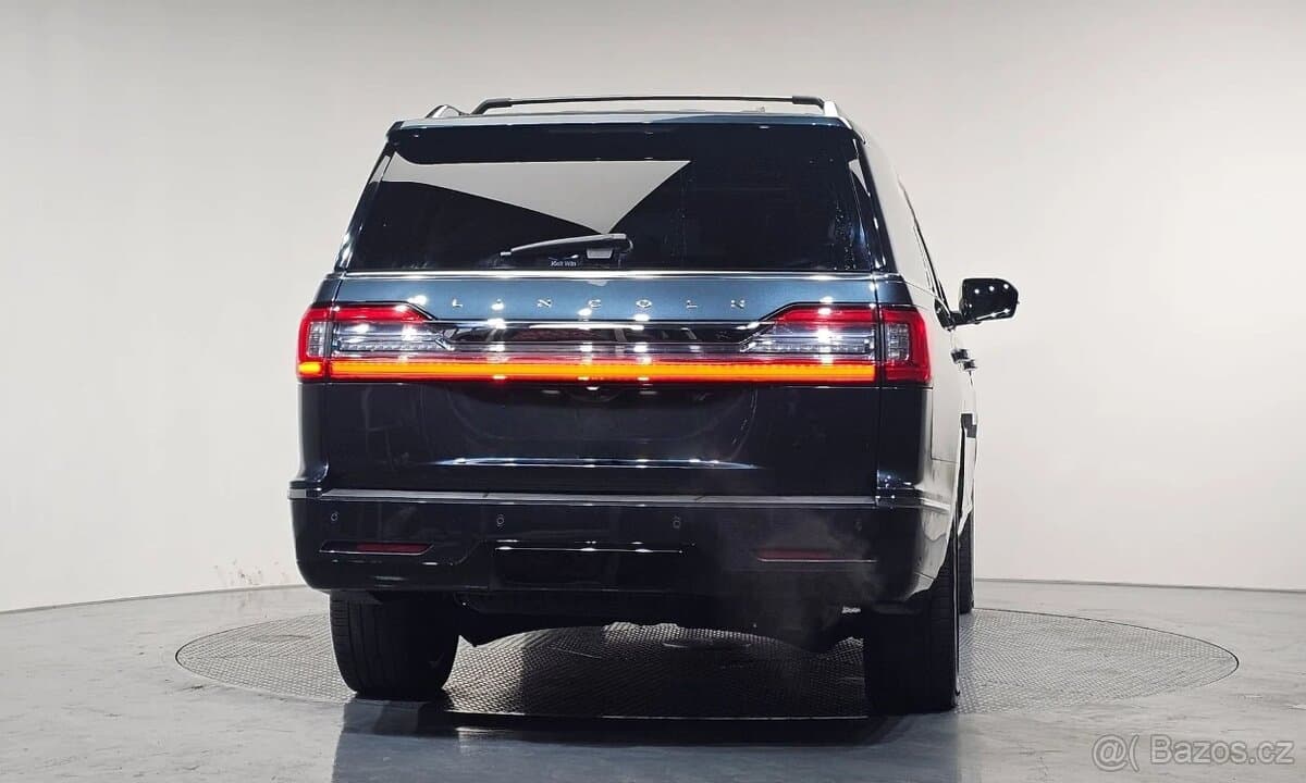 2021 Lincoln NAVIGATOR - 4