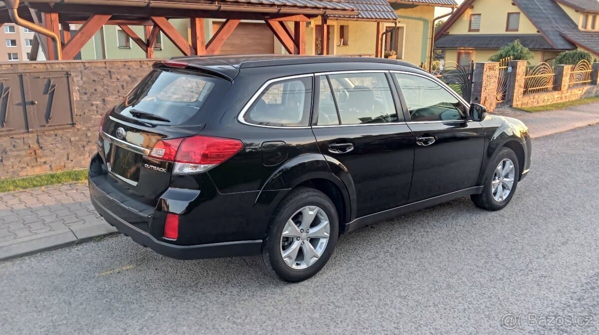 2010 Subaru OUTBACK - 4