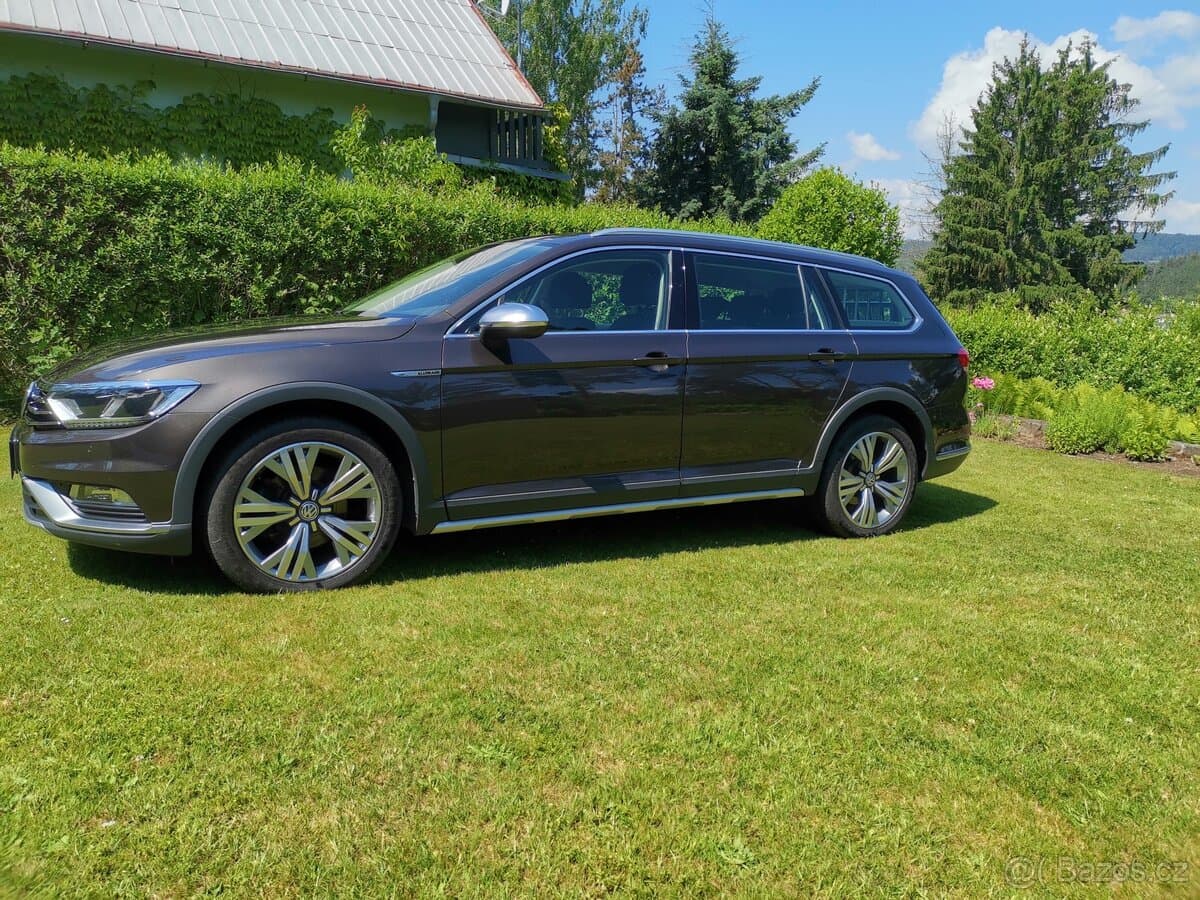 2017 Volkswagen PASSAT - 4