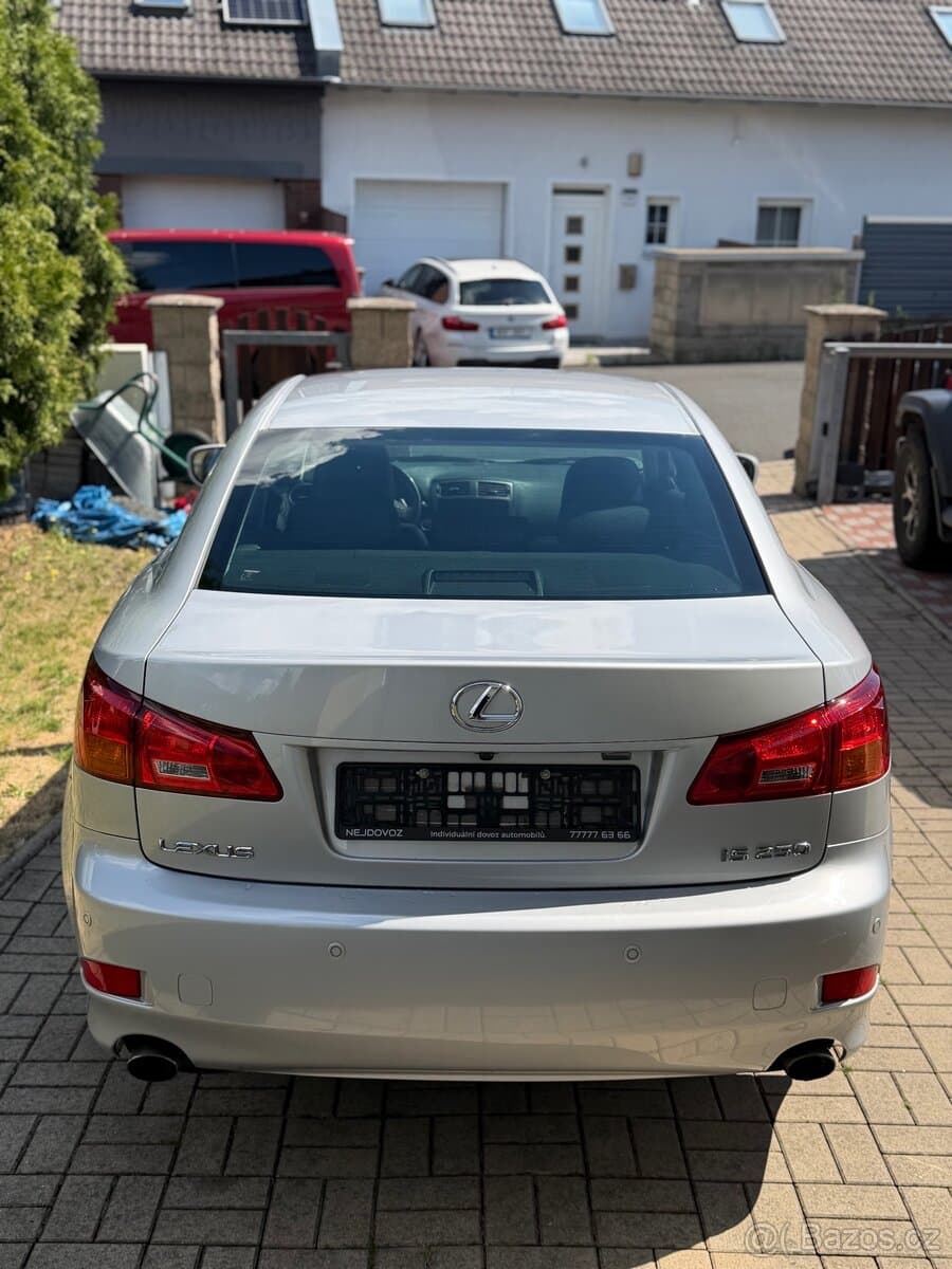2005 Lexus IS - 4