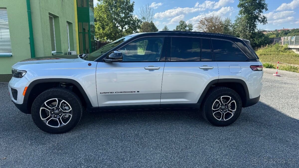 2022 Jeep CHEROKEE - 4