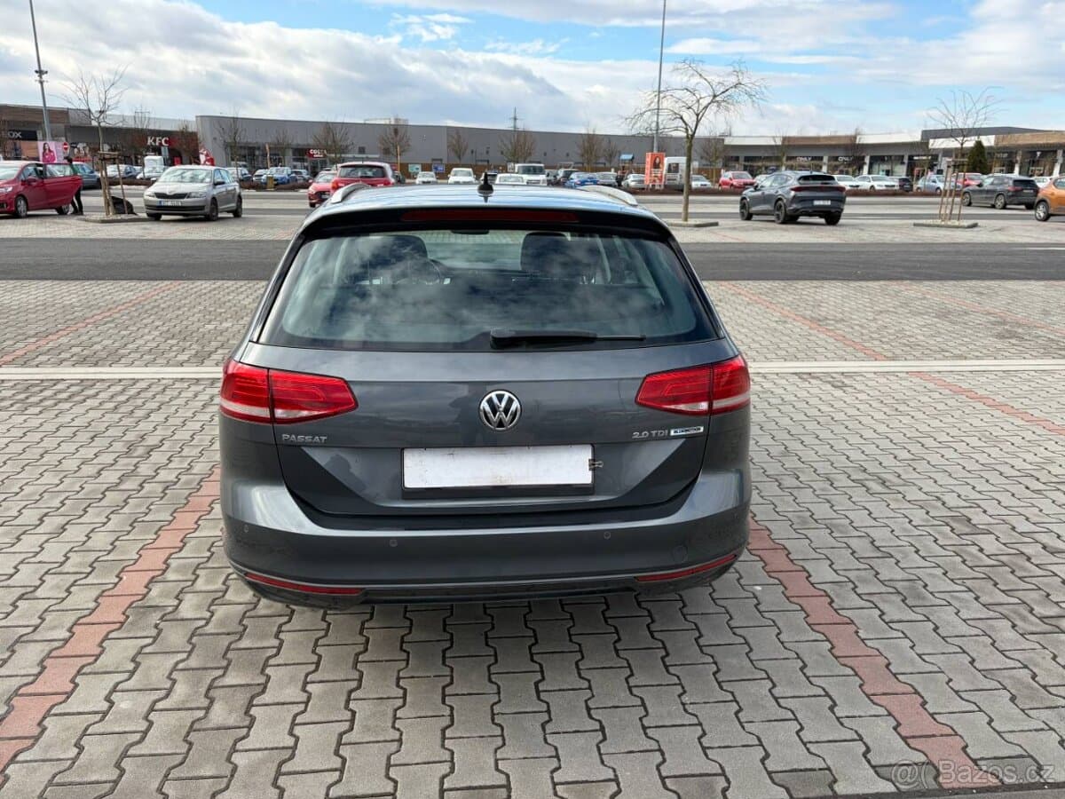 2016 Volkswagen PASSAT - 4