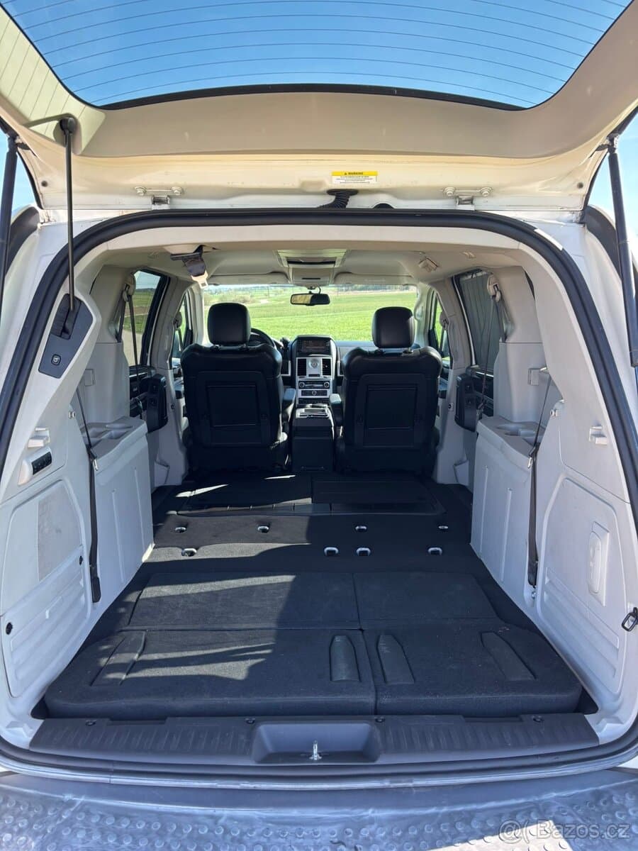 2009 Chrysler VOYAGER - 4