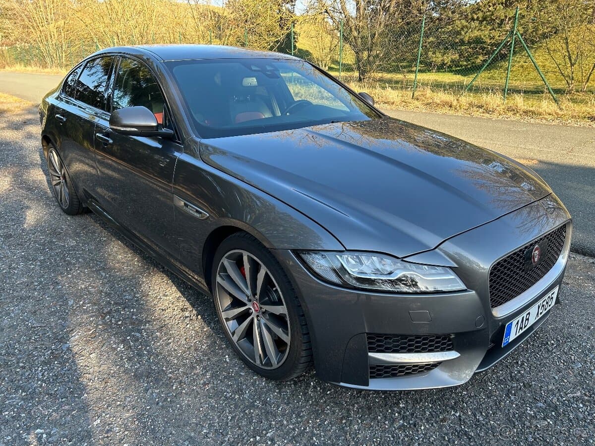 2016 Jaguar XF - 4