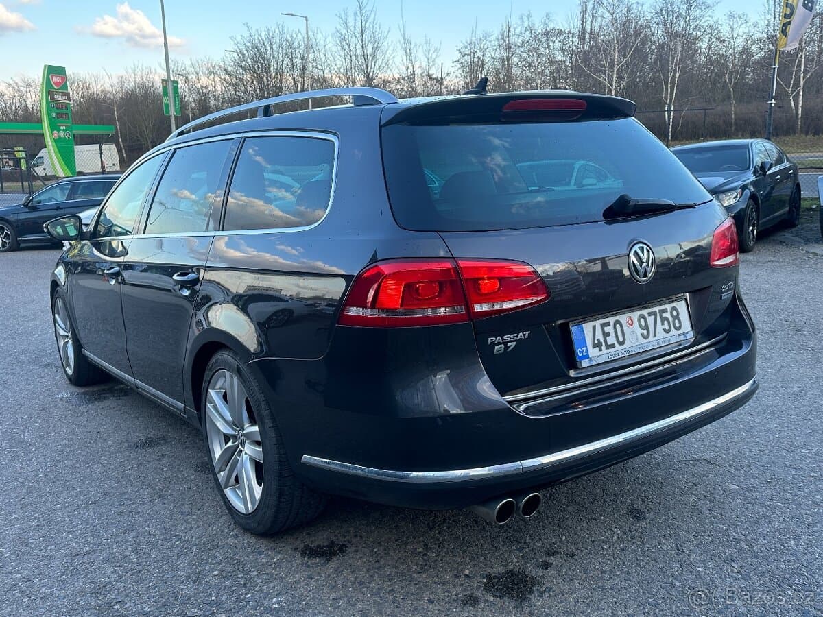 2011 Volkswagen PASSAT - 4