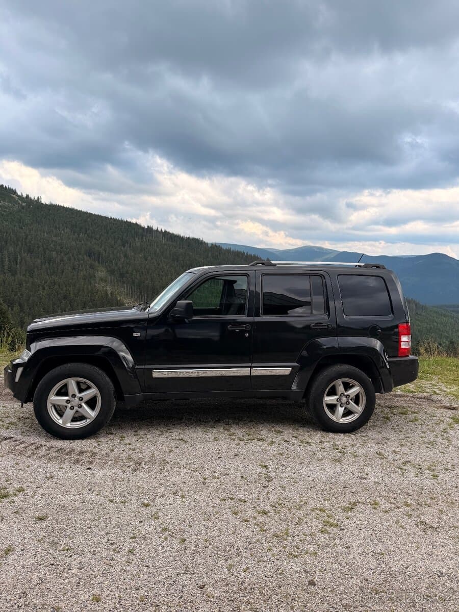 2010 Jeep CHEROKEE - 4