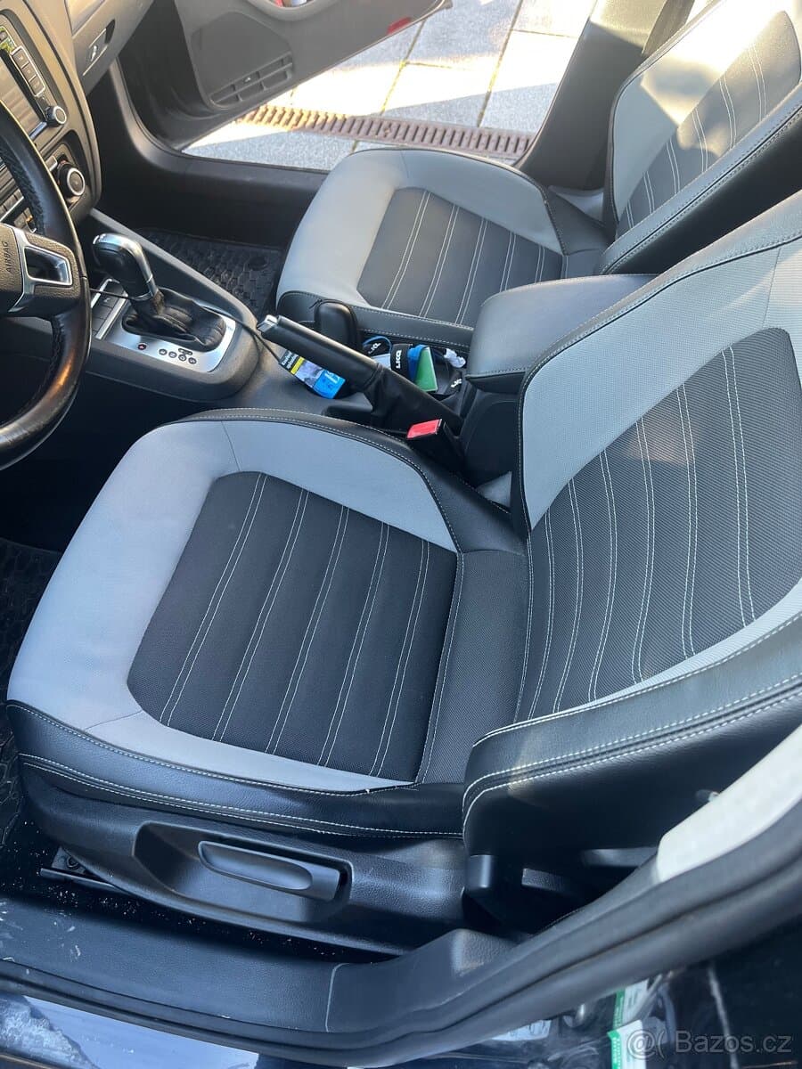2011 Volkswagen JETTA - 4